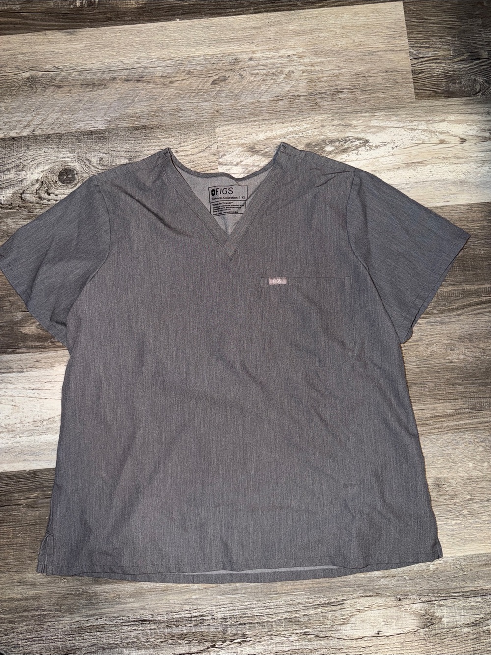 Figs women’s  V-Neck Scrub Top in Gray size XL
